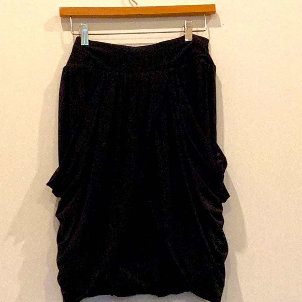 NWT Ronen Chen Black elastic waist Bubble skirt with crisscross side drape.